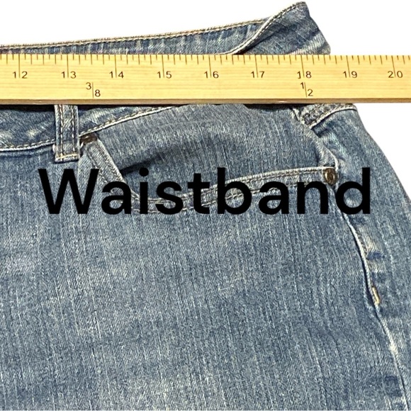 Cato Blue Jean Shorts size 16w
BIN C - Picture 4 of 5